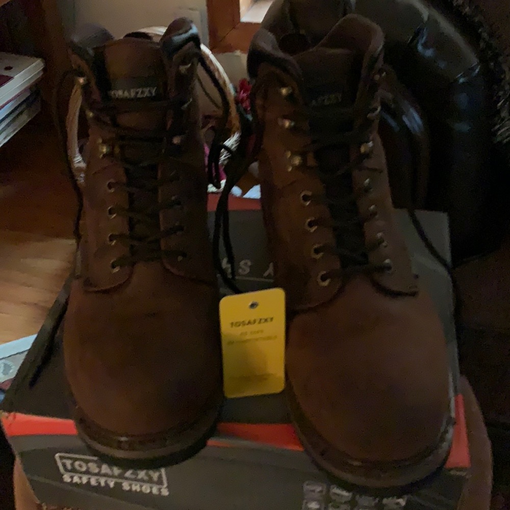 Men’s steel-toe work boots